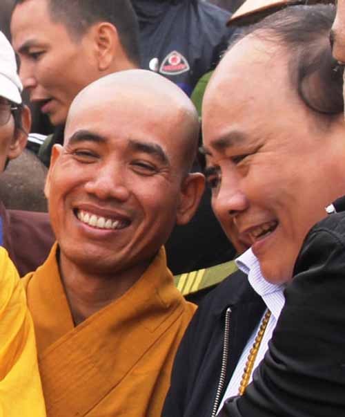 Thầy và Phó Thủ tướng Nguyễn Xuân Phúc trên đỉnh chùa Đồng.